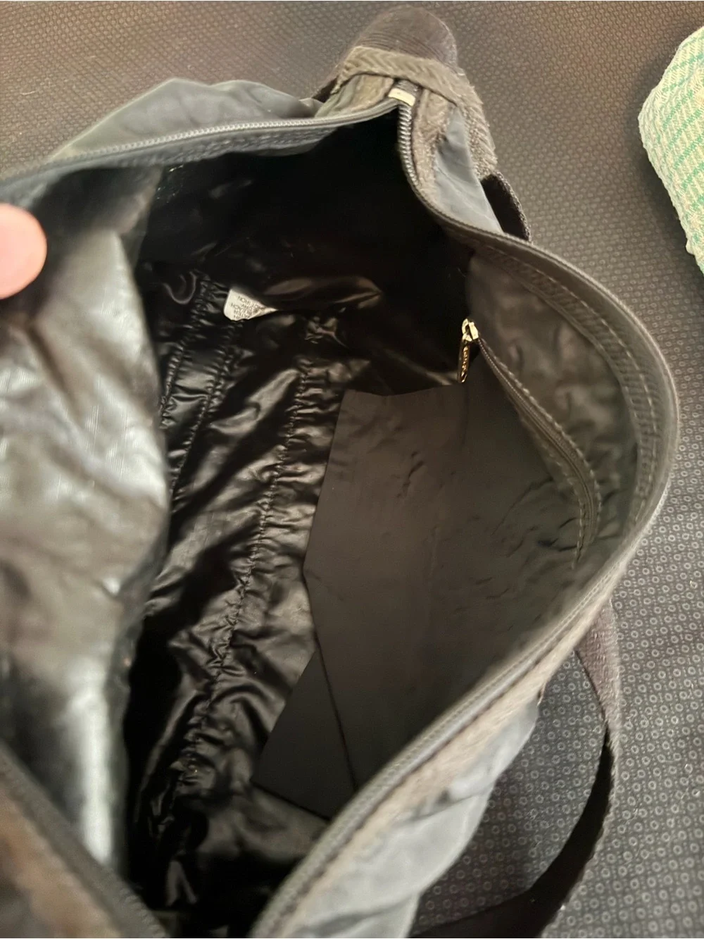LeSportSac Black Nylon Crossbody/Shoulder Waterproof Bag